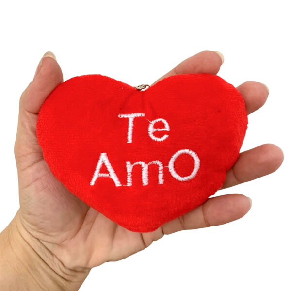 Item adicional - Chaveiro Pelúcia Coração 10cm x 15cm escrito "Eu Te Amo" - Image 2