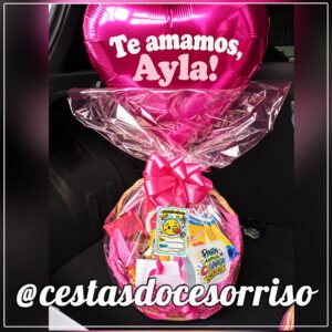 - "Cesta De Chocolates DIA DAS CRIANÇAS com balão personalizado"